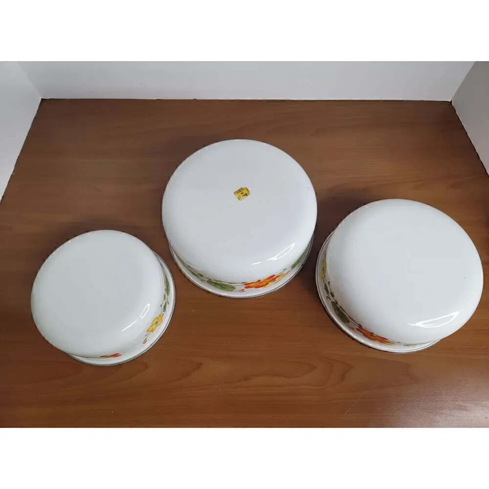 Vintage Nesting Metal Enamel Bowls Set of Three #A20